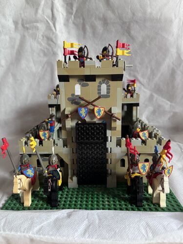 ᐅ Set • Lego 6080 Castle ⇒ 6 offers • King's Castle | PilotBrick.sg