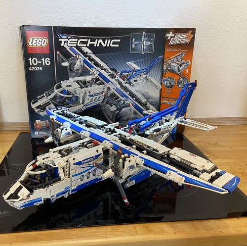 LEGO Technic offers Frachtflugzeug 42025