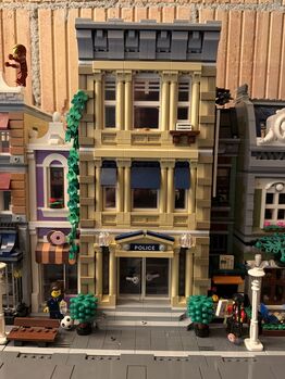 10278 Lego Polizeistation, Lego 10278, Christoph Bartsch, Creator, Hilfikon 