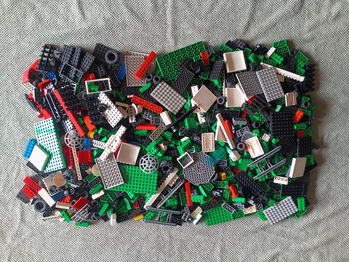 A collection of assorted Lego parts, Lego, Momin Bilal, Diverses, Bhiwandi