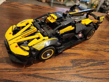 Bugatti bolide racing car, Lego 42151, Lucy, Technic, Bristol