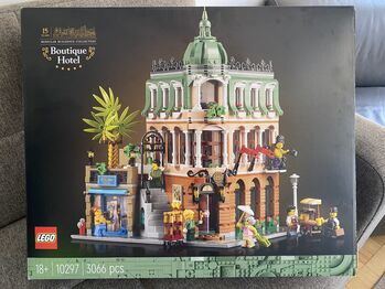 Lego Boutique hotel (on promotion from R3990 to R3590), Lego 10297, Kobus, Modular Buildings, capetown
