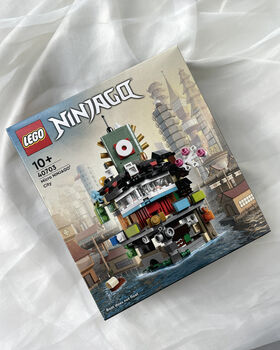 LEGO® Micro Ninjago® City (40703) Collectable 1/4 New & Sealed (Retired Set), Lego 40703, Valentina, NINJAGO