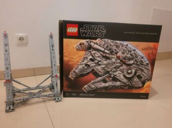 LEGO Star Wars 75192 UCS Millenium Falcon incl. Effermann stand, Lego 75192, LeGOGOGO, Star Wars, Clarksburg