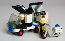6684 Polizei Einsatzwagen von 1984 Lego 6684
