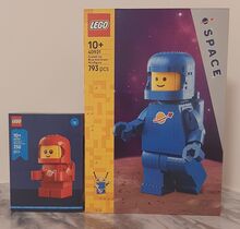Lego Scaled-Up Blue Astronaut Minifigure + Up-Scaled Baby Astronaut Lego 40767 + 40921