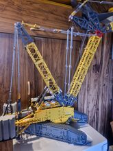 Liebherr Crawler Crane Lego 42146