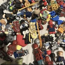 Marvel mini figures around 200 pieces Lego