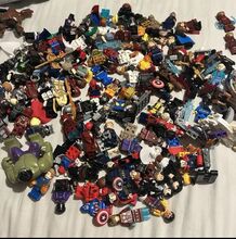 Marvel mini figures around 200 pieces Lego