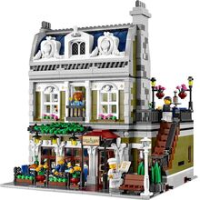 Parisian Restaurant + FREE Gift! Lego