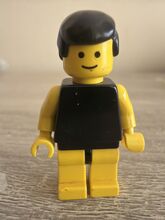 PLN040:black plain torso with yellow arms, yellow legs , black male hair Lego 6482