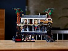 Stranger Things The Upside Down, Lego 75810, Roy, other, Sydney