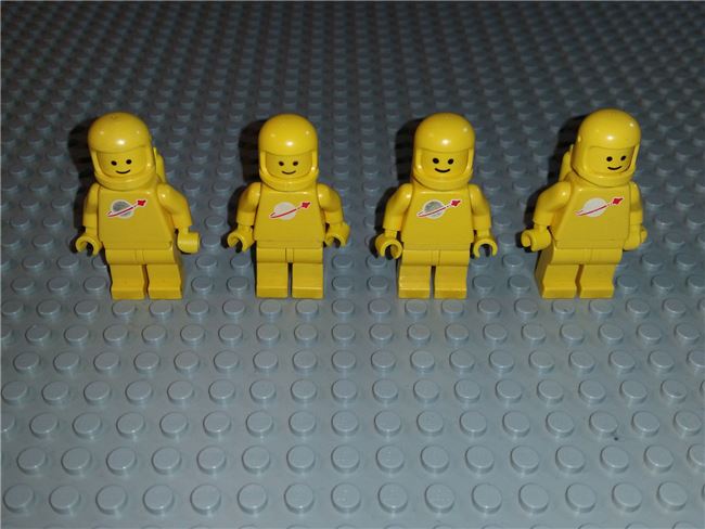 4x Lego Space Minifigures / Classic color yellow - Vintage Set, Lego, Spiele-Truhe Vintage (Spiele-Truhe Vintage), Space, Hamburg