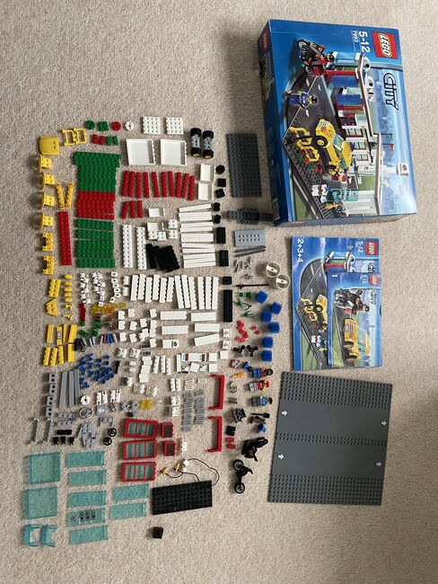 7993 Lego City Service Station, Lego 7993, Charlie, City, Gloucester, Abbildung 2