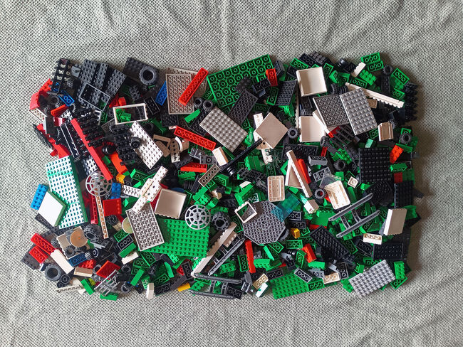 A collection of assorted Lego parts, Lego, Momin Bilal, Diverses, Bhiwandi