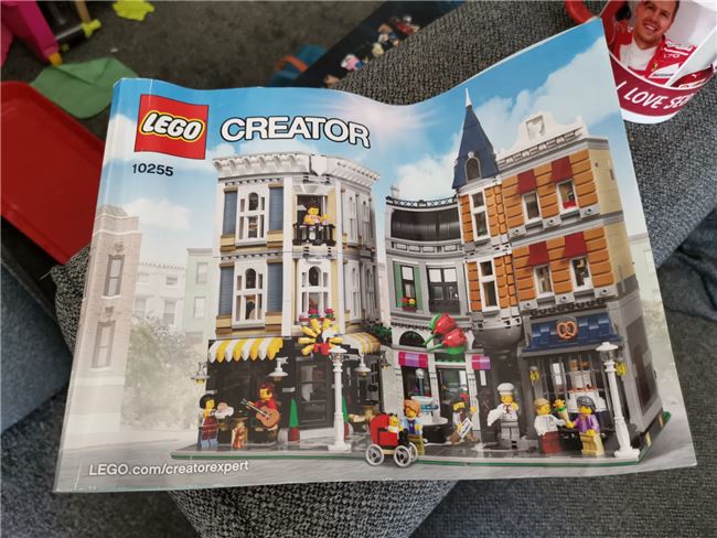 Assembly square 10255, Lego 10255, Mark, Creator, Wolverhampton, Abbildung 4