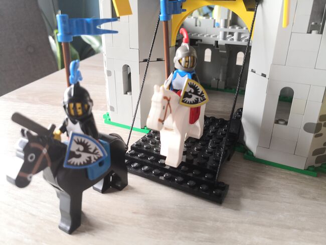 Black falcon fortress, Lego 10039, Michael, Castle, Pittem, Abbildung 2