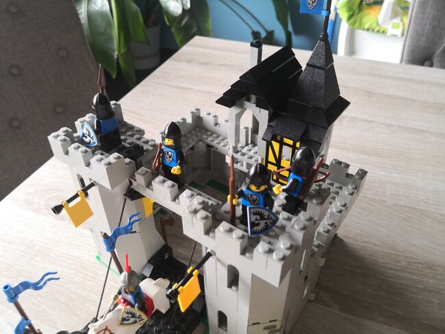 Black falcon fortress, Lego 10039, Michael, Castle, Pittem, Image 3