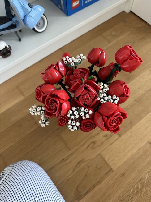 Botanical Collection Bouquet of Roses, Lego 10328, Tea Kozar, other, Bern, Image 2