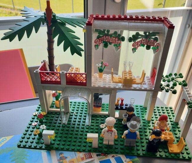 Breezeway Cafe, Lego 6376, Peter , Town, Weggis