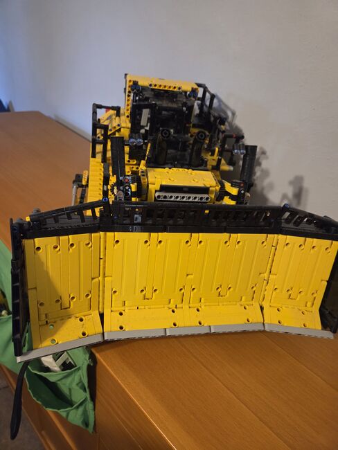 Cat D11 Bulldozer, Lego, PetraP, Technic, Stainz , Image 2