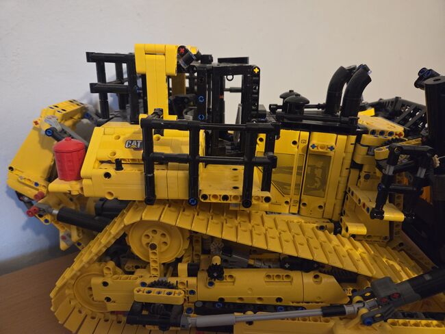 Cat D11 Bulldozer, Lego, PetraP, Technic, Stainz , Image 3