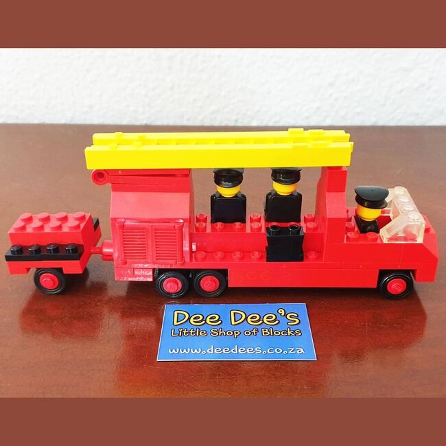 Fire Engine with Firemen, Lego 693, Dee Dee's - Little Shop of Blocks (Dee Dee's - Little Shop of Blocks), LEGOLAND, Johannesburg, Image 2