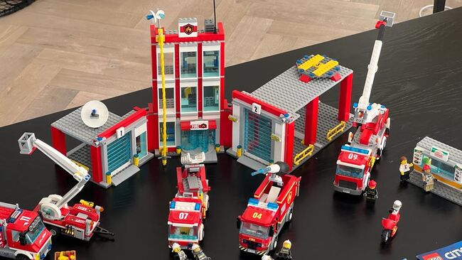 Four sets: Lego City Fire Station + truck + truck + rescue set, Lego 60110 + 60111 + 60214 + 60107, Adam Alexander, City, Cape Town, Abbildung 16