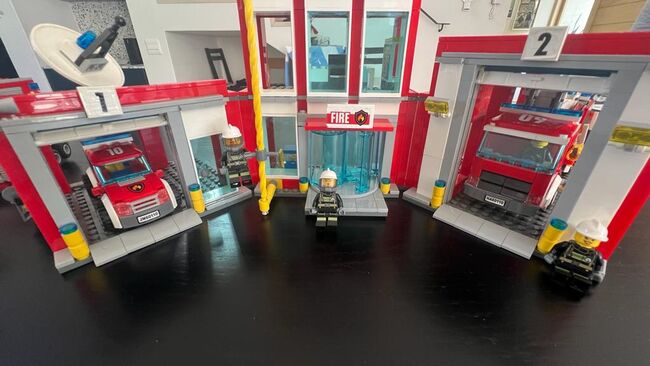 Four sets: Lego City Fire Station + truck + truck + rescue set, Lego 60110 + 60111 + 60214 + 60107, Adam Alexander, City, Cape Town, Abbildung 18