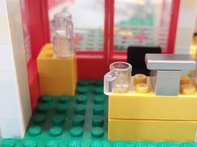 Krankenhaus / Emergency Treatment Center (St. Mary's Hospital), Lego 6380, Elke, LEGOLAND, Linz, Image 2