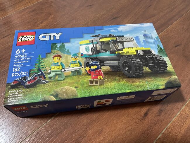 LEGO 40582 CITY: 4x4 Off-Road Ambulance Rescue NEW IN BOX SEALED, Lego 40582, Erin, City, Vancouver