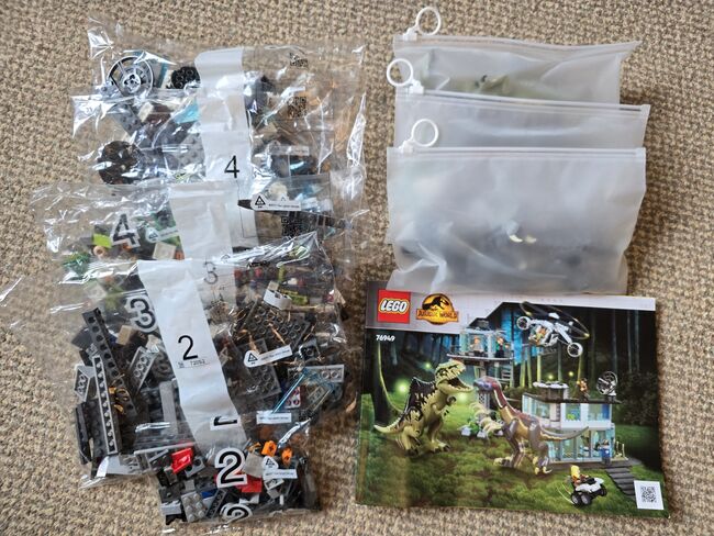 Lego #76949 - Jurassic World - Giganotosaurus & Therizinosaurus Attack, Lego 76949, Natalie Neesam, Jurassic World, Beckermet, Image 2