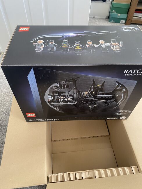 Lego Batcave shadow box, Lego 76252, Olly, BATMAN, Fleet, Image 2