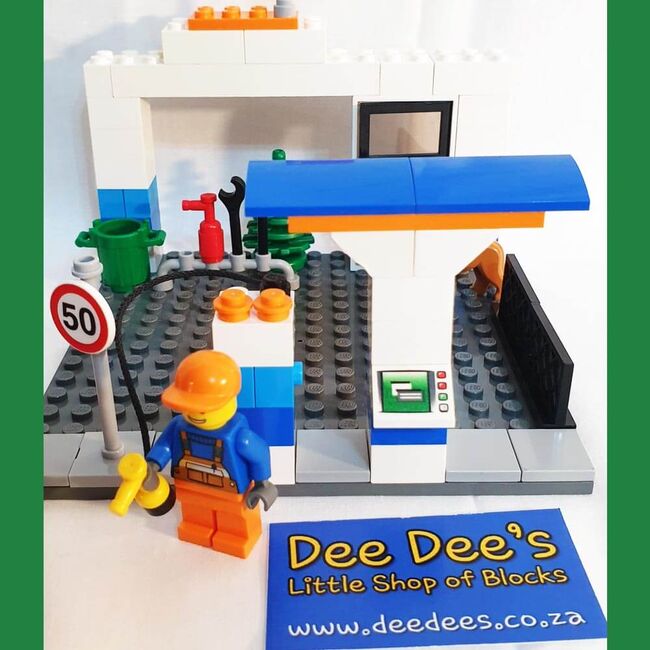 LEGO Blue Suitcase, Lego 10659, Dee Dee's - Little Shop of Blocks (Dee Dee's - Little Shop of Blocks), Creator, Johannesburg, Image 2