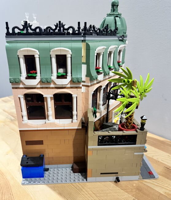 LEGO Boutique Hotel 10297 - complete with box, manual, minifigures and accessories, Lego 10297, Alanna Cooper, Monster Fighters, Bolwarra, Image 4