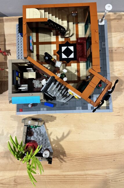 LEGO Boutique Hotel 10297 - complete with box, manual, minifigures and accessories, Lego 10297, Alanna Cooper, Monster Fighters, Bolwarra, Image 7