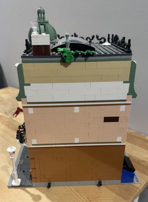 LEGO Boutique Hotel 10297 - complete with box, manual, minifigures and accessories, Lego 10297, Alanna Cooper, Monster Fighters, Bolwarra, Image 3