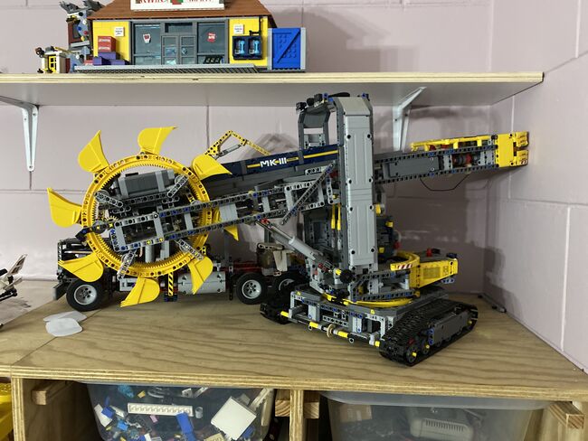 Lego bucket excavator, Lego 42055, Hugo, Technic, Hillcrest