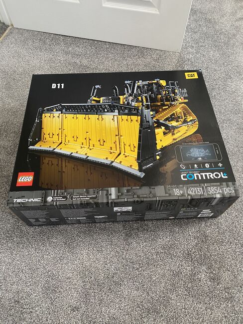 Lego cat D11 bulldozer, Lego 42131, Olly, Technic, Fleet, Image 2