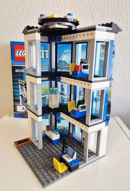 LEGO City 60141 Polizei-Station, Lego 60141, Remo, City, Russikon, Image 3