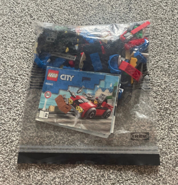 Lego city arrest set 60242, Lego 60242, Kirsty, City, Image 4