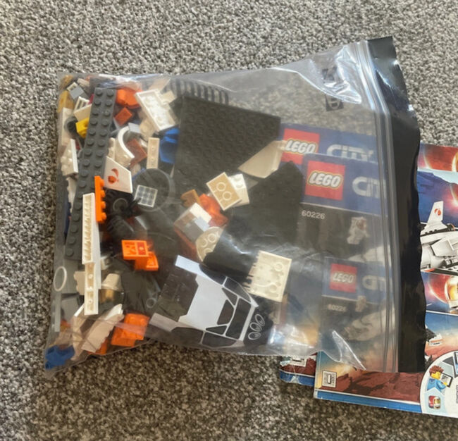 Lego city Mars shuttle set 60226, Lego 60226, Kirsty, City, Image 3