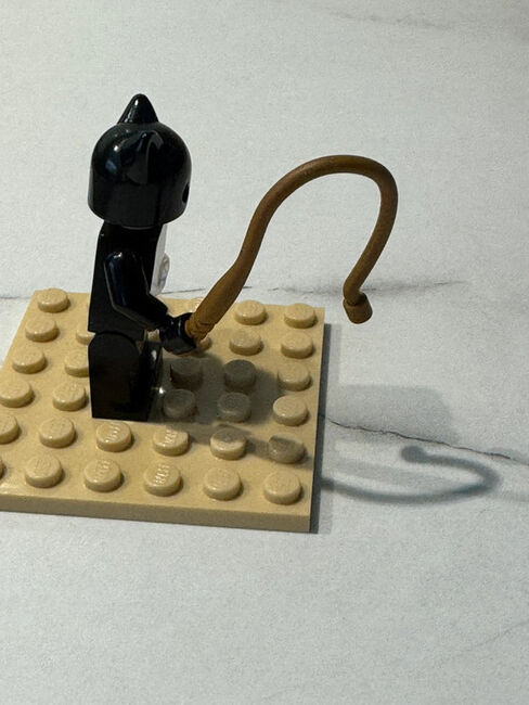 Lego DC Super Heroes – Catwoman Minifigure (Blue Detail Variant), Lego, Thomas Holloway, Minifigures, Hailsham, Image 4