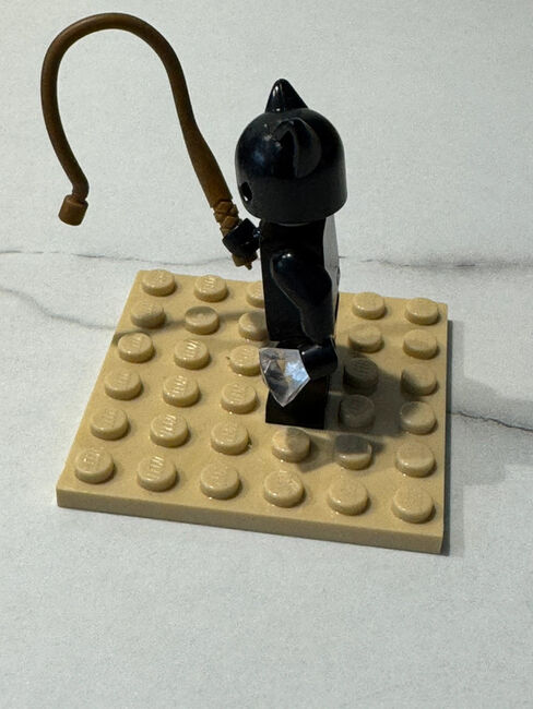 Lego DC Super Heroes – Catwoman Minifigure (Blue Detail Variant), Lego, Thomas Holloway, Minifigures, Hailsham, Image 3