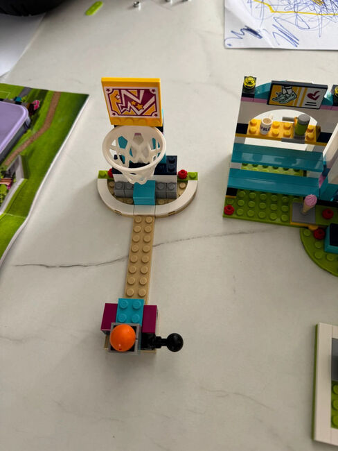 LEGO Friends 41338 – Stephanie’s Sports Arena, Lego 41338, Thomas Holloway, Friends, Hailsham, Abbildung 3