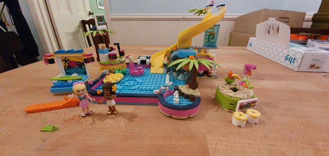 Lego Friends Andrea's Pool Party, Lego 41374, Lorna, Friends, Fareham, Abbildung 2
