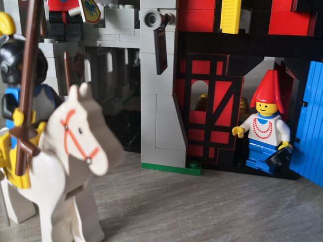 Lego guarded in set, Lego 10000, Michael, Castle, Pittem, Image 3