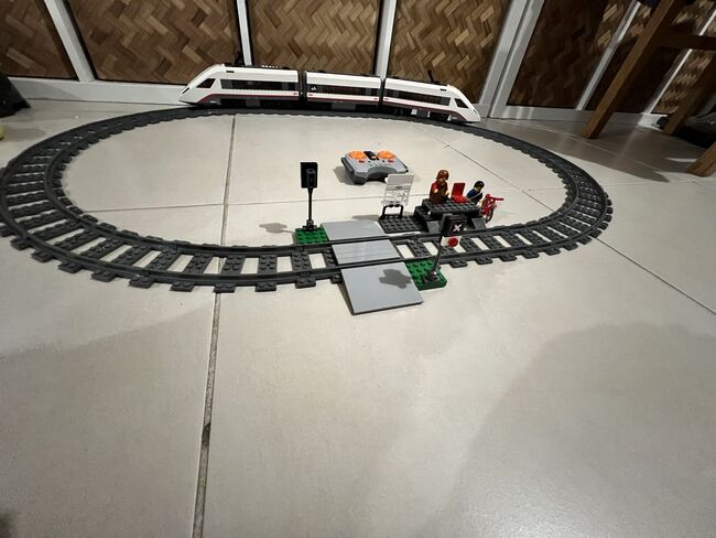 Lego High-Speed Passenger Train, Lego 60051, Aaron, City, The Ponds, Abbildung 5