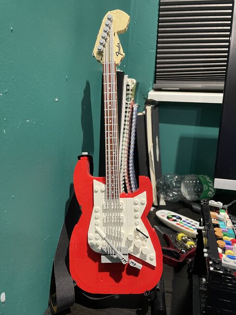 Lego Ideas Fender Stratocaster Guitar and Amp, Lego 21329, Joelle, Diverses, London, Abbildung 2