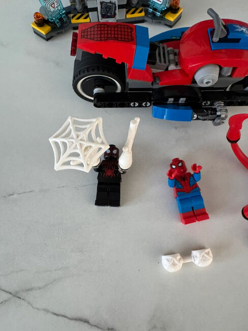 LEGO Marvel 76113 – Spider-Man Bike Rescue, Lego 76113, Thomas Holloway, Marvel Super Heroes, Hailsham, Image 4